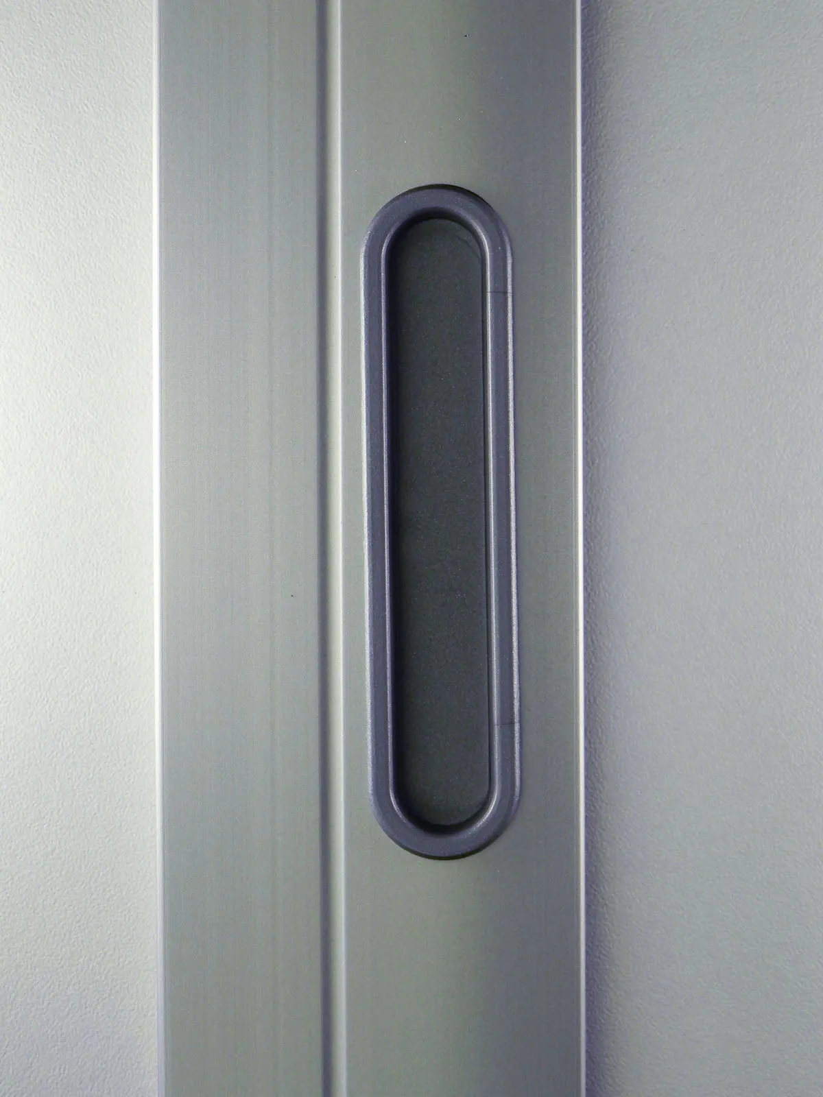 Huber Franz - Insektenschutz - Fenster - Türen – ein eingelassener Griff zum leichten Bedienen der Schiebetür